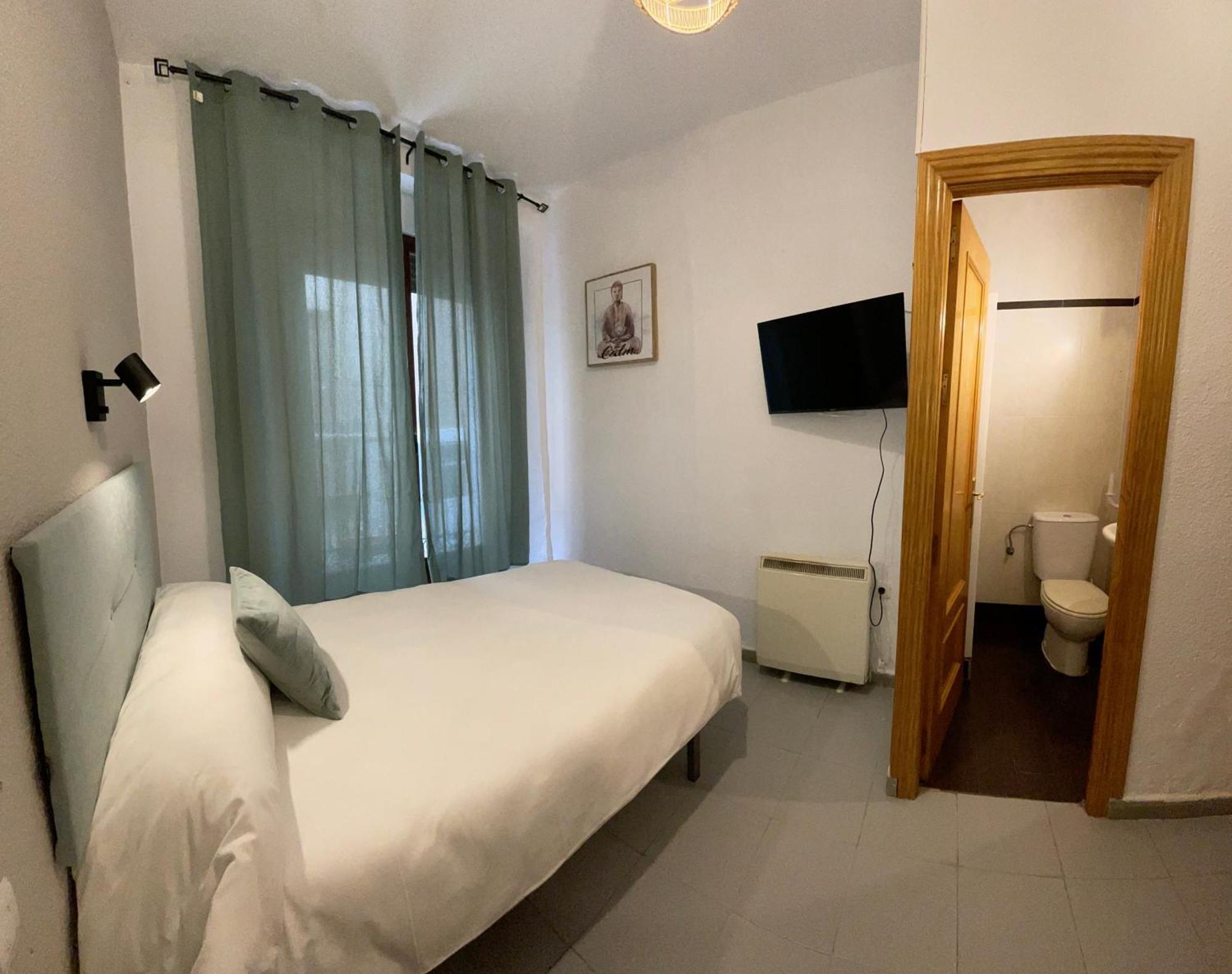 Single Room Private Bathroom