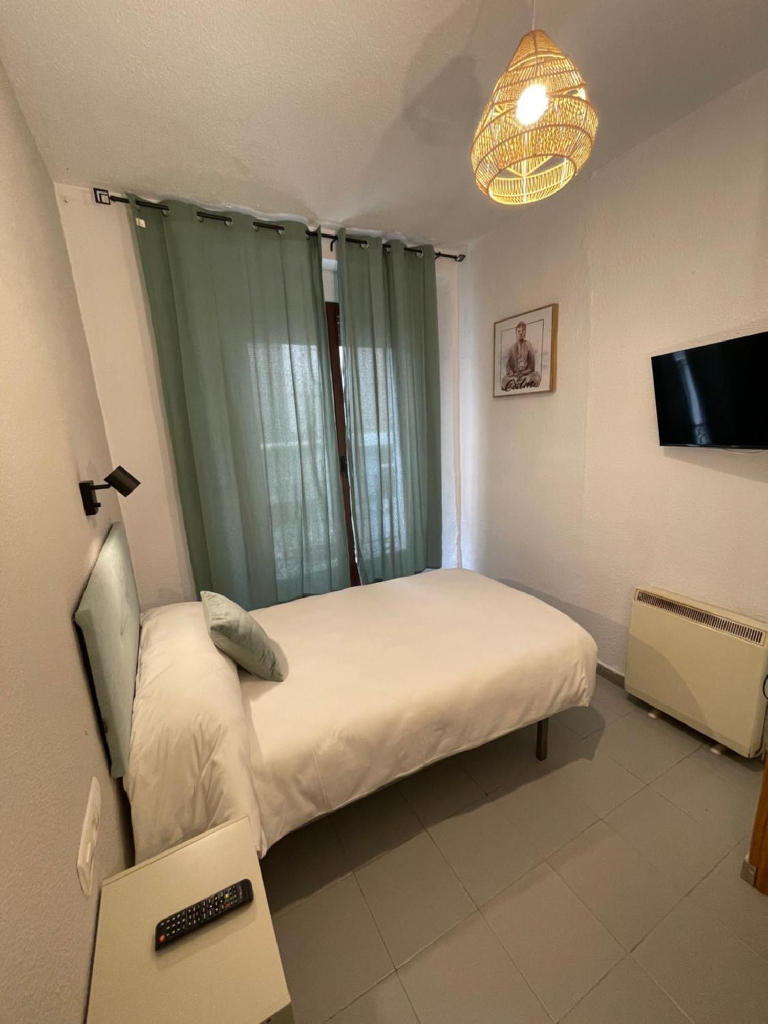 Single Room Private Bathroom