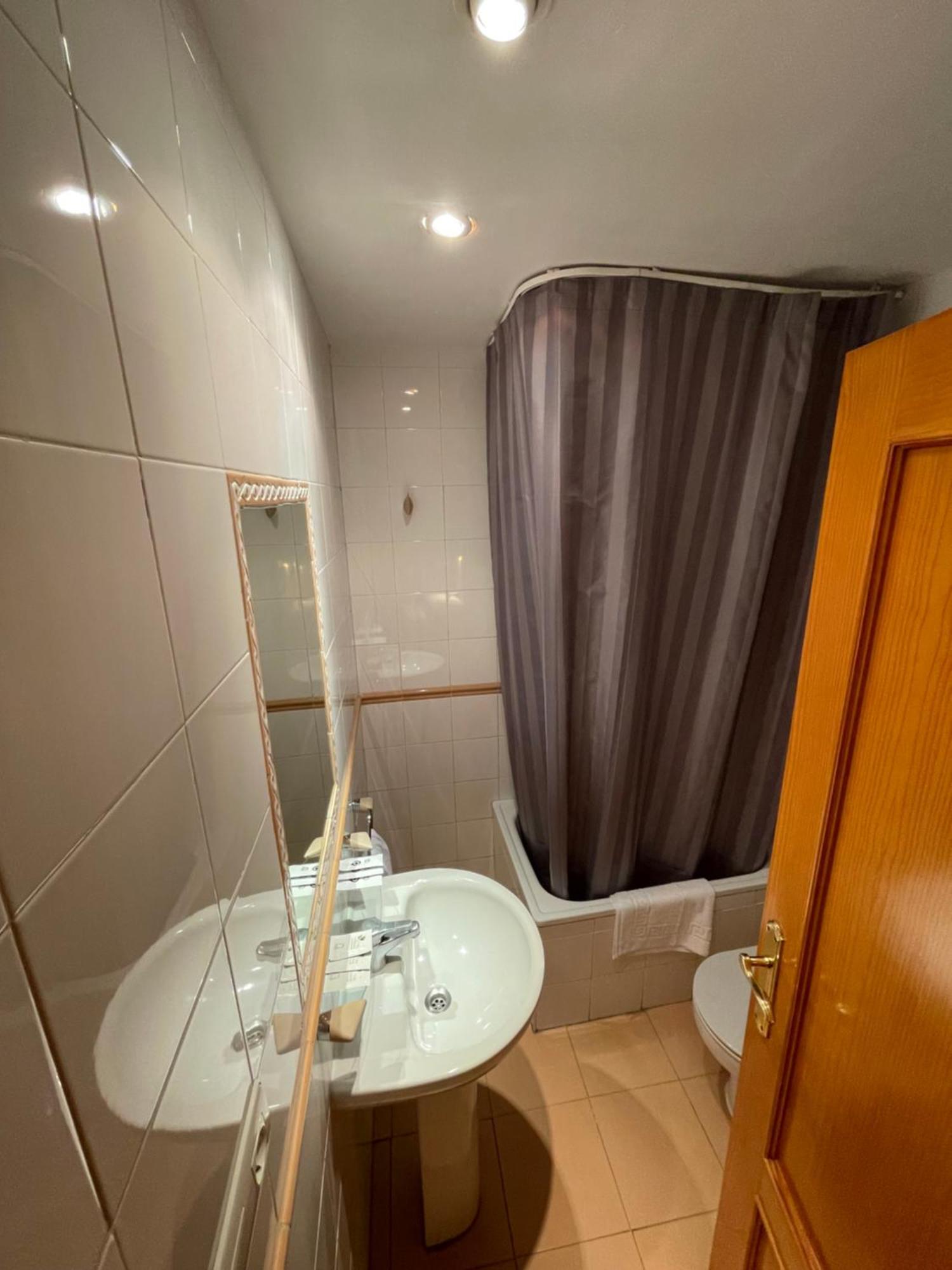 Double Room Private Bathroom